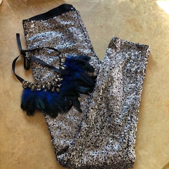 H&M Pants - NWT Chic Jogger Pants with Sequins
